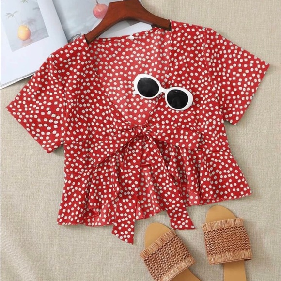 Tops - Red daisy blouse